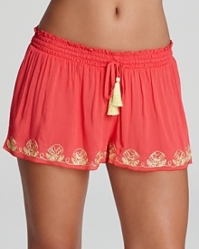 With hand-embroidered details, these OndadeMar shorts step up your poolside style with punchy hues and trend-right tassels. With hand-embroidered details, these OndadeMar shorts step up your poolside style with punchy hues and trend-right tassels.