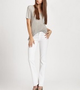 Ultra-soft denim with amazing elasticity for a contour-hugging fit.THE FITContour waistbandRise, about 8Inseam, about 35THE DETAILSZip flyFive-pocket styleDotted stitching on back pockets98% cotton/2% spandexMachine washMade in USA of imported fabricModel shown is 5'11 (180cm) wearing US size 4.