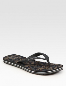 Rubber thong sandal with logo detail.Rubber upperPadded insoleRubber soleImported Rubber thong sandal with logo detail.Rubber upperPadded insoleRubber soleImported