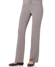 On Que offers an essential basic in a comfy fabric blend with these lounge pants. The bootcut leg is simply flattering - check out the matching jacket!