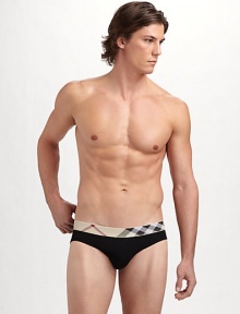 Superior softness and comfort with iconic check detail on the waistband. Elastic waist 92% cotton/8% elastane Machine wash Imported 