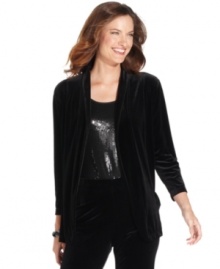 Snuggle into this velvet cardigan from Elementz. With three-quarter-length sleeves and a swingy fit, it's perfect for special occasions!