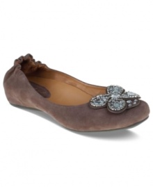 Pretty with sparkling accents at the toe. The Vardo flats by Earthies are also super comfy with a cupped heel and cradled toe area for support, an anatomical arch and a contoured footbed.