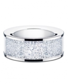 With 1,400 clear crystal chatons and gleaming silvertone metal, the Swarovski Crystalline candle holder transforms a single flame into a truly enchanting light show. With 1,400 clear crystal chatons and gleaming silvertone metal, the Swarovski Crystalline candle holder transforms a single flame into a truly enchanting light show.