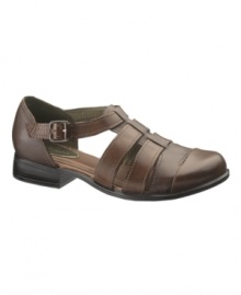 Smart and stylish, the Cavour sandals by Hush Puppies are a must-have for your shoe wardrobe with their full-grain leather upper, lightweight design and contoured footbed.