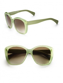 Translucent acetate with a textured surface and logo, accented temple create a unique design. Available in green with brown/grey gradient lens. Logo temples100% UV protectionMade in Italy Translucent acetate with a textured surface and logo, accented temple create a unique design. Available in green with brown/grey gradient lens. Logo temples100% UV protectionMade in Italy