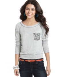 Flaunting a sequined pocket, cozy long sleeves and a banded waist, this sweatshirt-style top by Jolt is the perfect choice for lounging while looking fabulous.