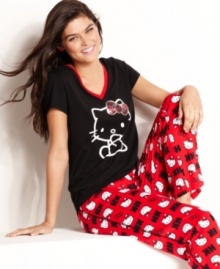 Relax in comfort and style with the help of an old friend. Hello Kitty's Graphic Cheer top and pajama pants set features a sparkly sequin bow on top of the front graphic and an all-over print down below.