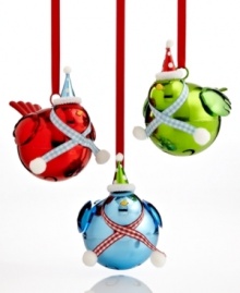 A trio of cute birds dressed for the season in dapper hats and scarves bring a hint of holiday merriment to your tree. A trio of cute birds dressed for the season in dapper hats and scarves bring a hint of holiday merriment to your tree.