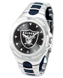 Silver and black attack. Root for your team 24/7 with this sporty watch from Game Time. Features an Oakland Raiders logo at the dial.