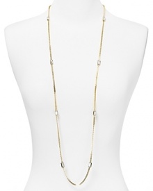 Simply designed and plated in high-shine metal, this Michael Kors link necklace styles every look with classic glamor.