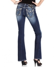 Embroidered details with rhinestones at the back pockets add glam to these Miss Me flared jeans -- perfect for hot everyday style!