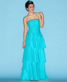 Go long and elegant or short and sweet in this dress from Morgan that sports a removable skirt! Go long and elegant or short and sweet in this dress from Morgan that sports a removable skirt!