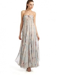 THE LOOKStrapless sweetheart necklineAbstract printed silk Gathered bust creates a bowFlowy, pleated bodyTHE FITAbout 52 from top to hemTHE MATERIALSilkSilk liningCARE & ORIGINDry cleanMade in ItalyModel shown is 5'9 (175cm) wearing US size 4. THE LOOKStrapless sweetheart necklineAbstract printed silk Gathered bust creates a bowFlowy, pleated bodyTHE FITAbout 52 from top to hemTHE MATERIALSilkSilk liningCARE & ORIGINDry cleanMade in ItalyModel shown is 5'9 (175cm) wearing US size 4.