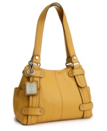 Understated, yet elegant in pebble leather: the Perfect 10 studded shopper by Tignanello.