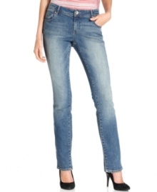 DKNY Jeans' skinny jeans feature a weathered wash for a vintage-inspired look. Pair them with pumps and a printed top for a day-to-night look you'll adore!