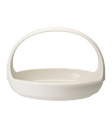 Vintage charm meets modern durability in the Farmhouse Touch handled bowl, featuring a crisp white glaze in premium porcelain from Villeroy & Boch. Vintage charm meets modern durability in the Farmhouse Touch handled bowl, featuring a crisp white glaze in premium porcelain from Villeroy & Boch.