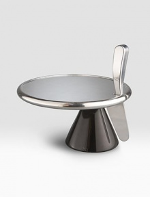 A dramatic cake plate that's as memorable as the finest dessert or tart, handcrafted with lustrous metal edges and a glass platform anchored by a sturdy black granite base. Tarnish-resistant metal Includes 18/10 stainless steel knife Hand wash 5½H X 11 diam. Imported A dramatic cake plate that's as memorable as the finest dessert or tart, handcrafted with lustrous metal edges and a glass platform anchored by a sturdy black granite base. Tarnish-resistant metal Includes 18/10 stainless steel knife Hand wash 5½H X 11 diam. Imported