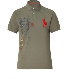 Stylish polo shirt in fine, loden green pique cotton - A modern riff on a venerable classic from Ralph Lauren - Slim, straight cut - Small collar and short button placket - Oversize polo pony logo at chest and chic, graphic print - Hem hangs slightly longer in the back - Casually cool, ideal for everyday leisure - Pair with jeans, chinos or shorts