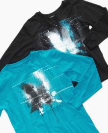 Keep it fresh. This long-sleeve icon tee from Hurley is perfect for long days and cool nights.