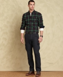 Keep your fall look on-trend with these slim-fit cargo pants from Tommy Hilfiger.