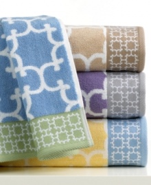 Shower your bath with beautiful color and design from Charter Club. This Trellis washcloth boasts a jacquard woven latticework design that offers exceptional softness and absorbency. Comes in an array of fresh hues.