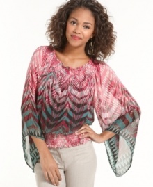 XOXO's zig zag printed top has an air of sophistication that looks great with light wash jeans or a long, sweeping skirt. Have a clothes encounter of the bohemian kind! XOXO's zig zag printed top has an air of sophistication that looks great with light wash jeans or a long, sweeping skirt. Have a clothes encounter of the bohemian kind!