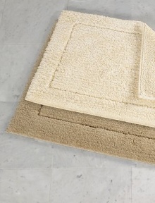 Indulge in the plush softness of pure combed cotton from Belgium, offering superior absorbency, a wide honeycomb dobby and rich, long-lasting color.35L X 20W Cotton Machine wash Imported Indulge in the plush softness of pure combed cotton from Belgium, offering superior absorbency, a wide honeycomb dobby and rich, long-lasting color.35L X 20W Cotton Machine wash Imported
