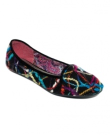 Anything but simple. Rebels' Seville smoking flats will add style to your look thanks to the great textured fabrics.