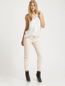 Slim and sophisticated in figure-hugging stretch denim, updated in a muted leopard print.THE FITSlim fitRise, about 8Inseam, about 27½THE DETAILSZip flyFive-pocket style98% cotton/2% elastaneHand washMade in USA of imported fabricModel shown is 5'11 (180cm) wearing US size 4.