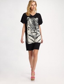 Comfortable fine-knit cotton, emblazoned with an exotic tiger graphic.V neckShort sleevesCottonDry cleanImportedModel shown is 5'11 (180cm) wearing US size 4. 