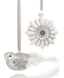 Sparkling silver birds with feather tails and frosted white snowflakes shining with silver glitter transform your tree with enchanting elegance. Sparkling silver birds with feather tails and frosted white snowflakes shining with silver glitter transform your tree with enchanting elegance.