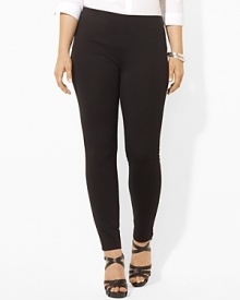 A slim, fitted leg creates a modern look on the flattering Mani pant in sleek stretch jersey.