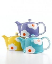 Bursting with pop-art florals in fun, happy colors, the Daisy teapot turns an afternoon tradition into an irresistibly sweet treat. Bursting with pop-art florals in fun, happy colors, the Daisy teapot turns an afternoon tradition into an irresistibly sweet treat.