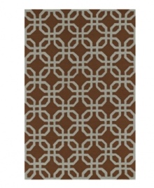 Chocolate chain. This modern indoor/outdoor area rug from Dalyn is crafted from hand-hooked polypropylene for superb durability and easy cleaning.