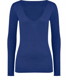 Everyday essential knitwear gets a cool modern redux in Closeds four season cotton-silk-cashmere pullover - V-neckline, long sleeves - Modern slim fit - Pair with everything from broken-in skinnies to chic tailored mini-skirts Everyday essential knitwear gets a cool modern redux in Closeds four season cotton-silk-cashmere pullover - V-neckline, long sleeves - Modern slim fit - Pair with everything from broken-in skinnies to chic tailored mini-skirts