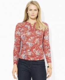 A fine-ribbed cotton Lauren Ralph Lauren plus size floral tee is finished with chic three-quarter-length sleeves and a lace-up placket for a feminine look.