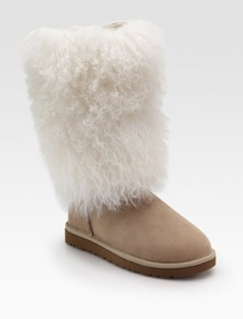 Classic suede style surrounded by an oversized sheepskin cuff. Foam platform, 1 (25mm) Shaft, 12 Leg circumference, 16½ Genuine sheepskin and suede upper Pull-on style Foam sole Padded insole Imported