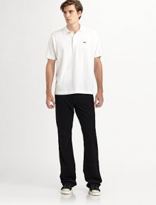 A wardrobe closet necessity, a straight-fitting pant versatile enough to go from work to weekend wear.Five-pocket styleInseam, about 34CottonMachine washMade in USA A wardrobe closet necessity, a straight-fitting pant versatile enough to go from work to weekend wear.Five-pocket styleInseam, about 34CottonMachine washMade in USA
