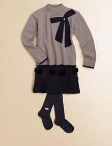 An update on the classic turtleneck sweater, with a striking bow applique and mother-of-pearl adornment.Ribbed turtleneckLong sleeves60% cotton/40% cashmereMachine washMade in France An update on the classic turtleneck sweater, with a striking bow applique and mother-of-pearl adornment.Ribbed turtleneckLong sleeves60% cotton/40% cashmereMachine washMade in France