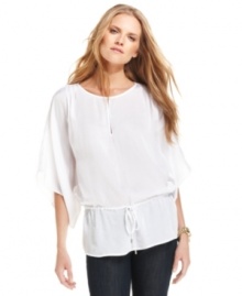 In a relaxed shape, this MICHAEL Michael Kors keyhole tunic is perfect for adding stylish ease to your spring wardrobe! In a relaxed shape, this MICHAEL Michael Kors keyhole tunic is perfect for adding stylish ease to your spring wardrobe!