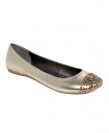 Topped in glitter. Kenneth Cole Reaction's Slipified ballet flats feature a sparkly glitter capped toe.