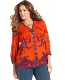 Punch up your neutral bottoms with Jones New York Signature's three-quarter-sleeve plus size top, featuring a lively print.