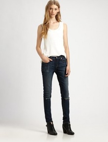 Expertly cut, lovingly faded, this stretch-denim design features skinny-leg construction and strategically placed distressing. THE FITRise, about 8Inseam, about 30THE DETAILSZip flyFive-pocket styleCotton/polyurethaneMachine washMade in USA of imported fabricModel shown is 5'11 (178cm) wearing US size 4.
