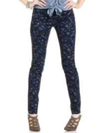 Rock rad florals this school year with these printed, five-pocket skinny jeans from Tinseltown! Rock rad florals this school year with these printed, five-pocket skinny jeans from Tinseltown!