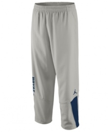 Represent your favorite NCAA team every time you step on the court with these comfortable Georgetown Hoyas basketball pants featuring Dri-Fit technology from Nike. Represent your favorite NCAA team every time you step on the court with these comfortable Georgetown Hoyas basketball pants featuring Dri-Fit technology from Nike.
