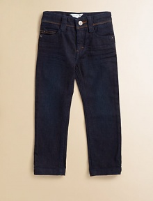 Classic jeans with a classy attitude, in a slim fit with little MJ touches.Waistband with inside adjustable tabs, button close and belt loopsZip flyFront scoop pockets and coin pocket with rivetsFront whiskeringBack patch pockets, one with contrast topstitchingLogo patch at back waistSlim fit99% cotton/1% elastaneMachine washImported
