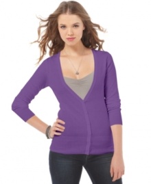 A sweater staple, this Spoon Jeans cardigan is the perfect everyday cover-up! A sweater staple, this Spoon Jeans cardigan is the perfect everyday cover-up!