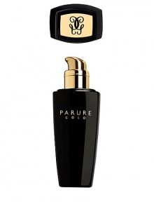 Introducing a foundation that revives and illuminates the skin, restoring luster and revitalizing skin in the long term, thanks to the exclusive double-sided Gold Radiance Pigment. The opaque side targets imperfections and dull zones, while the golden side reflects light. Introducing a foundation that revives and illuminates the skin, restoring luster and revitalizing skin in the long term, thanks to the exclusive double-sided Gold Radiance Pigment. The opaque side targets imperfections and dull zones, while the golden side reflects light.