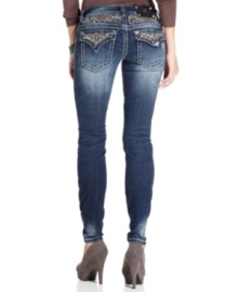 Embroidered back pockets add eye-catching appeal to these Miss Me skinny jeans -- perfect for daytime glam! Embroidered back pockets add eye-catching appeal to these Miss Me skinny jeans -- perfect for daytime glam!